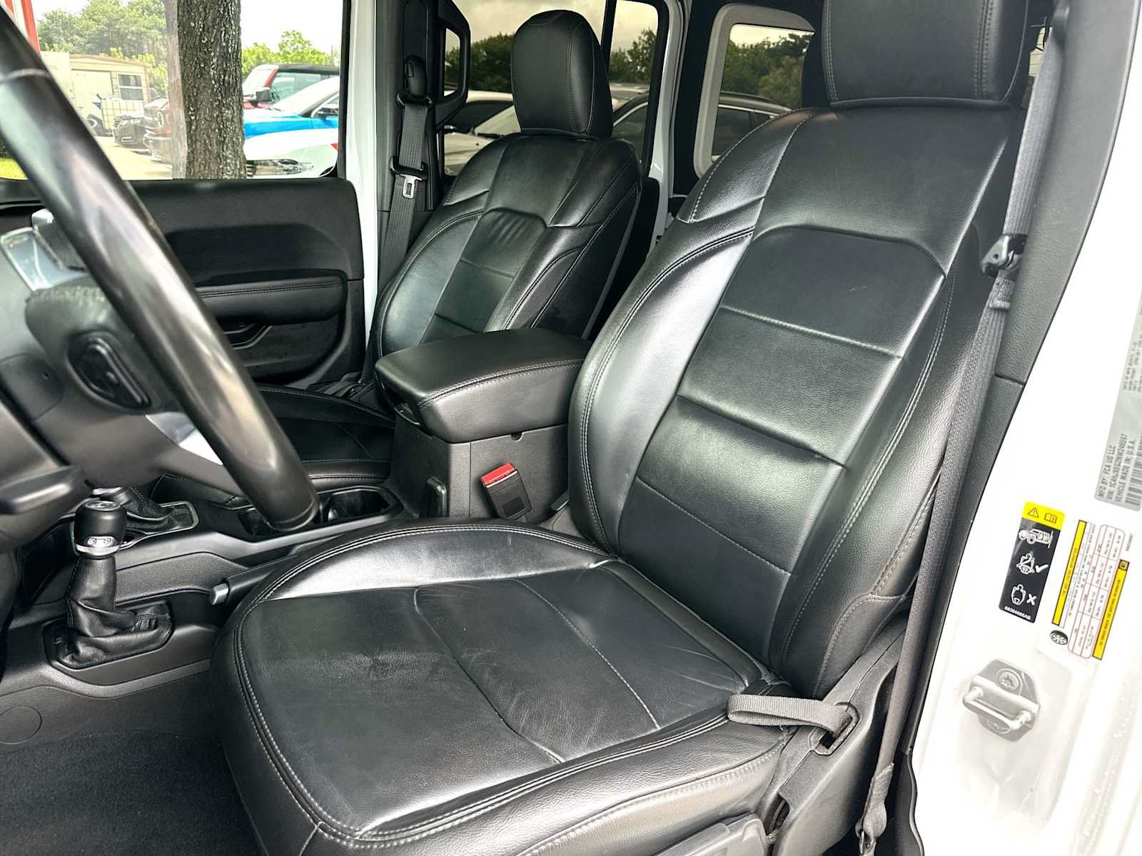 Used 2022 Jeep Wrangler Unlimited Sahara AWD/4WD image 17
