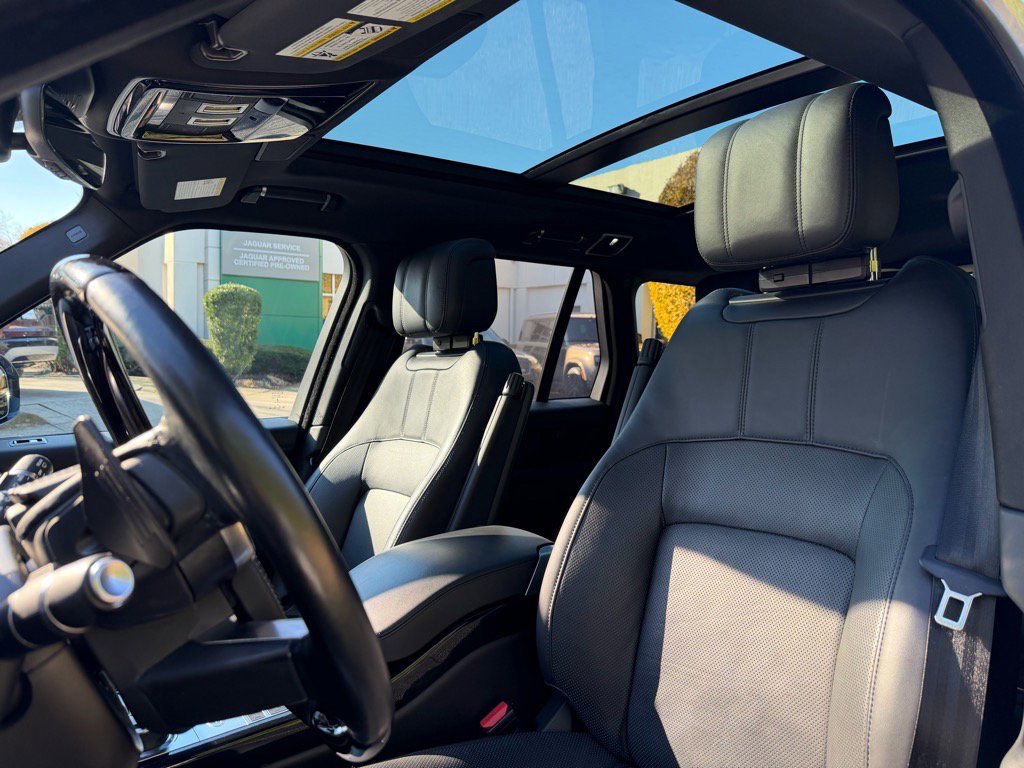Used 2020 Land Rover Range Rover HSE image 13