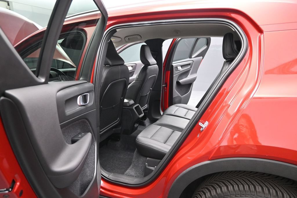 Used 2020 Volvo XC40 T5 Momentum w/ Protection Package Premier AWD/4WD image 14