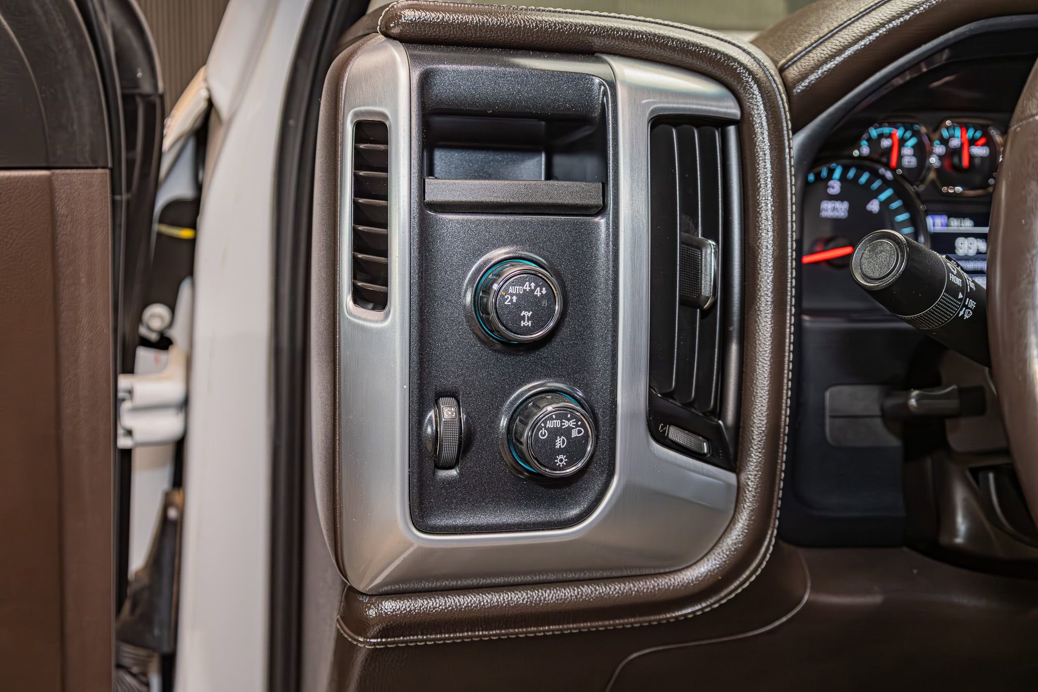 Used 2017 GMC Sierra 1500 SLT w/ Texas SLT Premium Package AWD/4WD image 17