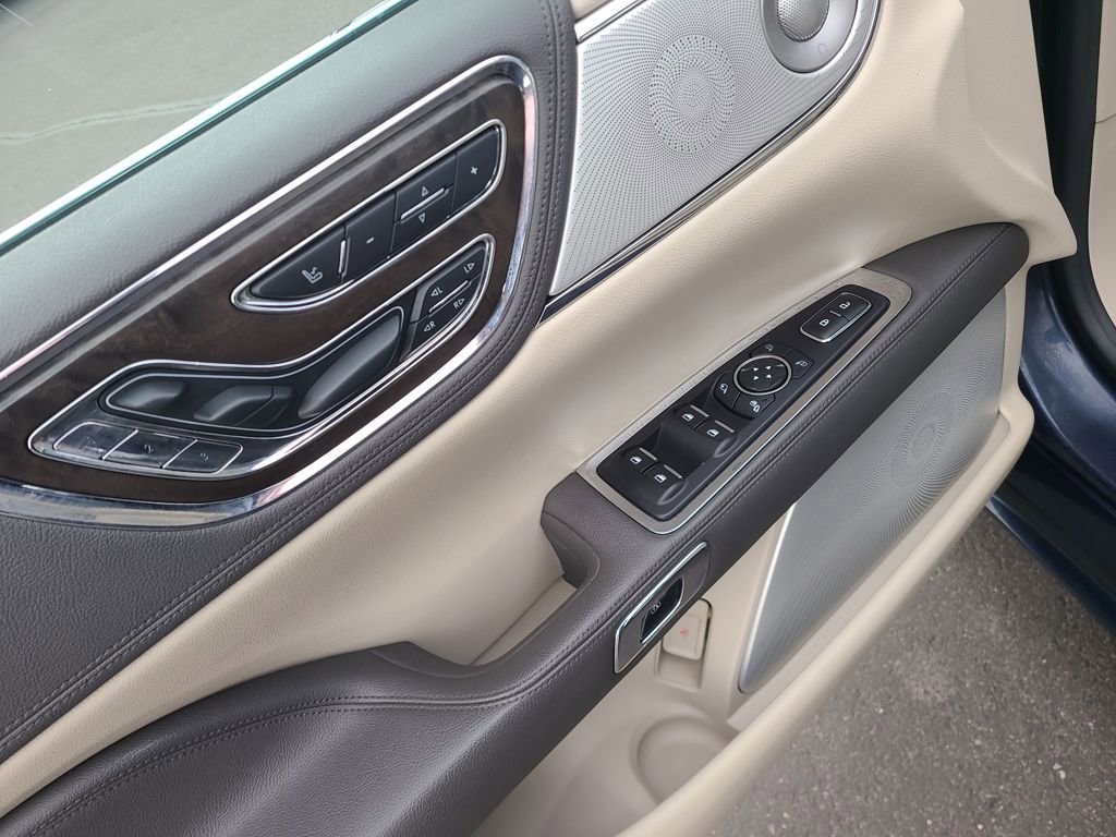 Used 2017 Lincoln Continental Reserve w/ Luxury Package image 21