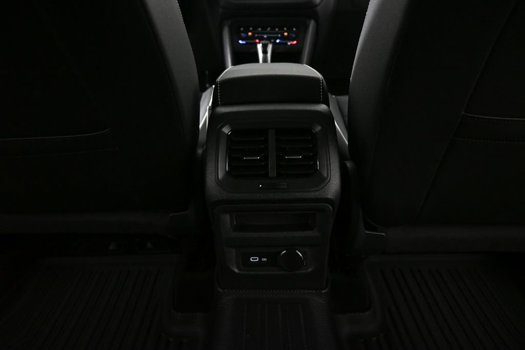 Used 2024 Volkswagen Tiguan SEL R-Line AWD/4WD image 16
