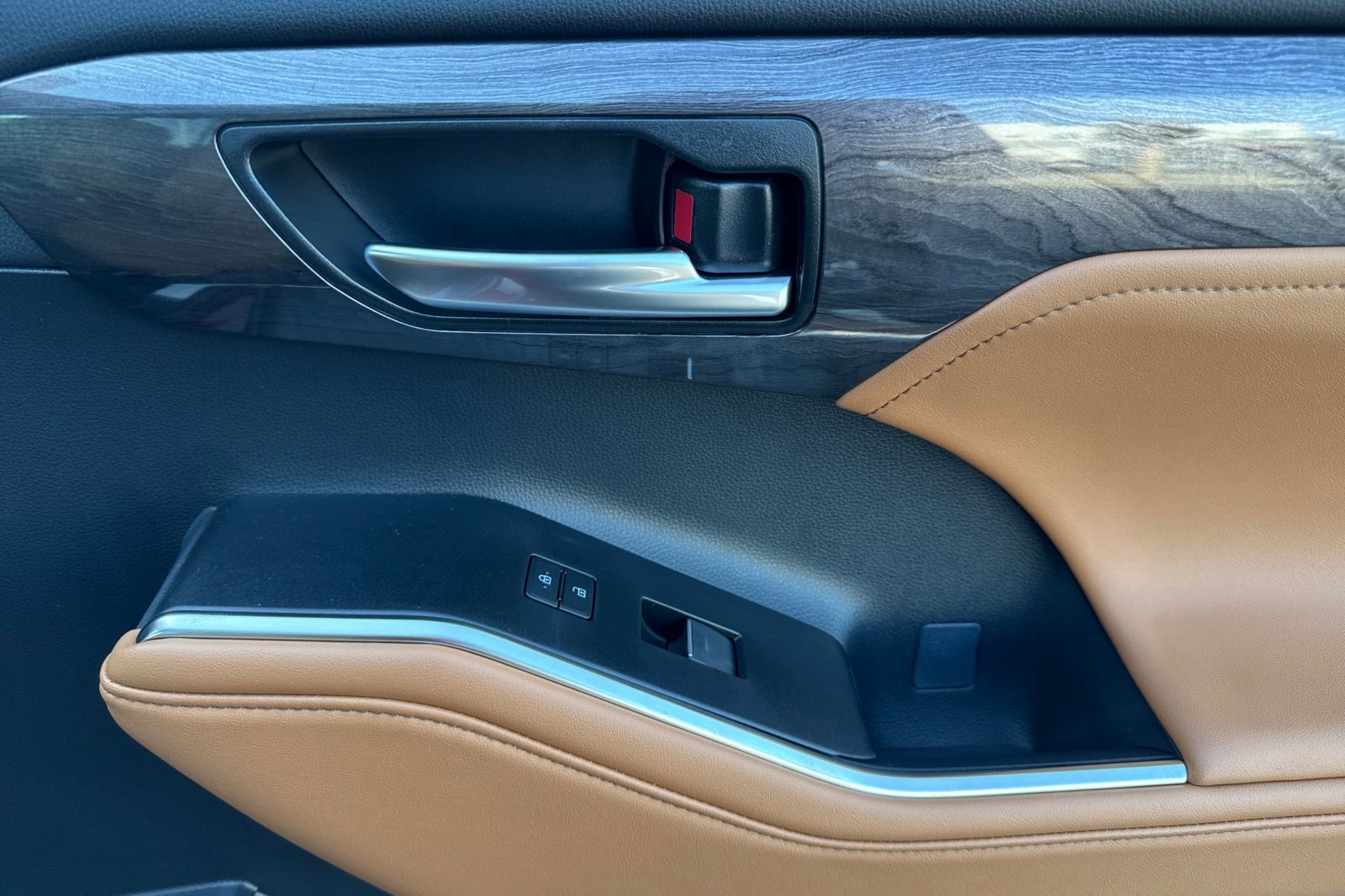 New 2025 Toyota Highlander Platinum image 19