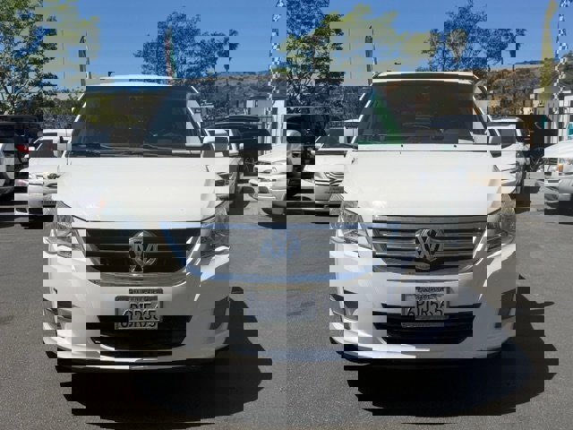 Used 2010 Volkswagen Routan SE image 8