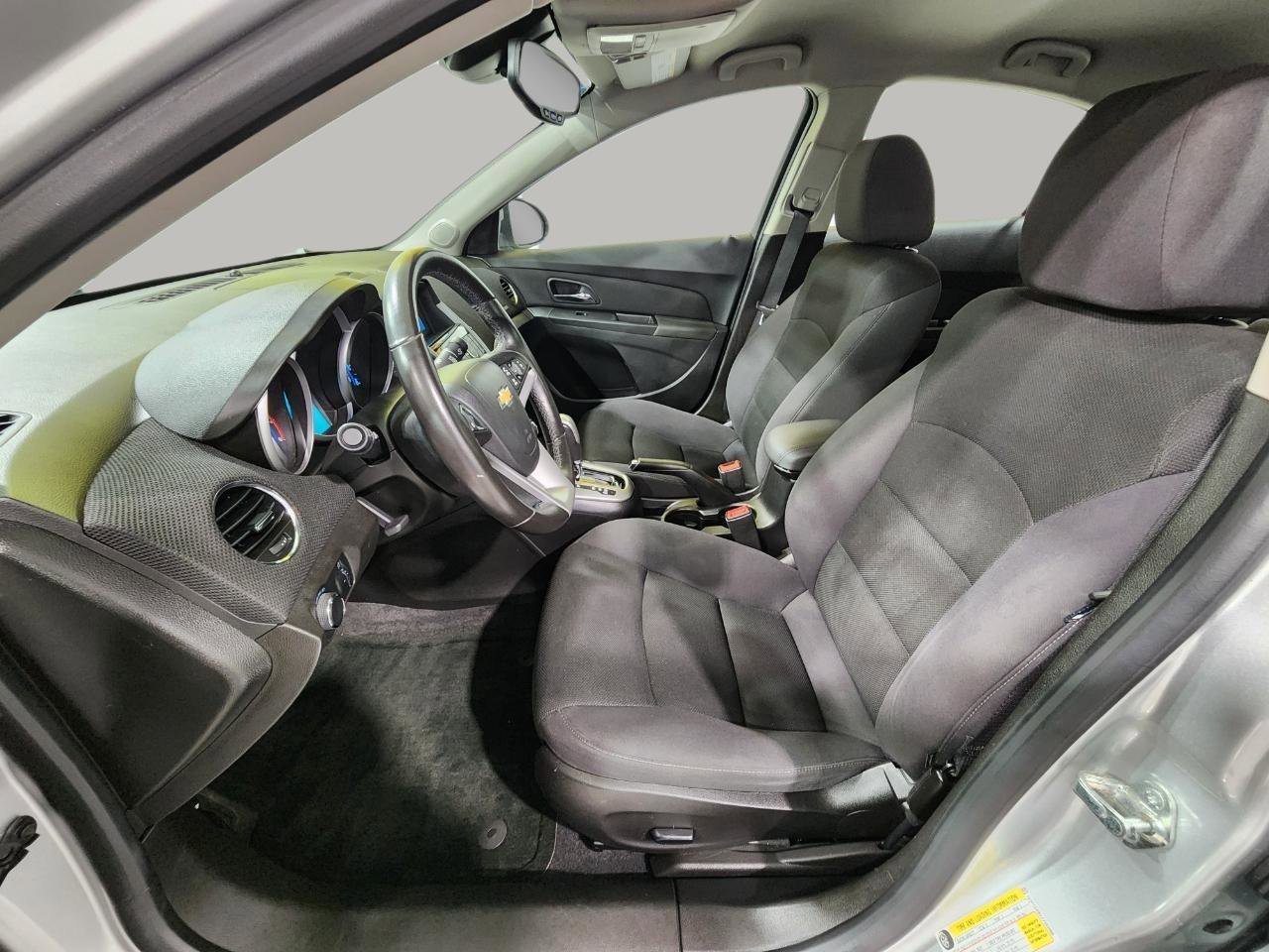 Used 2014 Chevrolet Cruze LT image 11