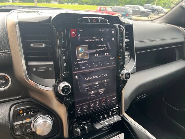 Used 2019 RAM 1500 Laramie w/ Sport Appearance Package AWD/4WD image 13