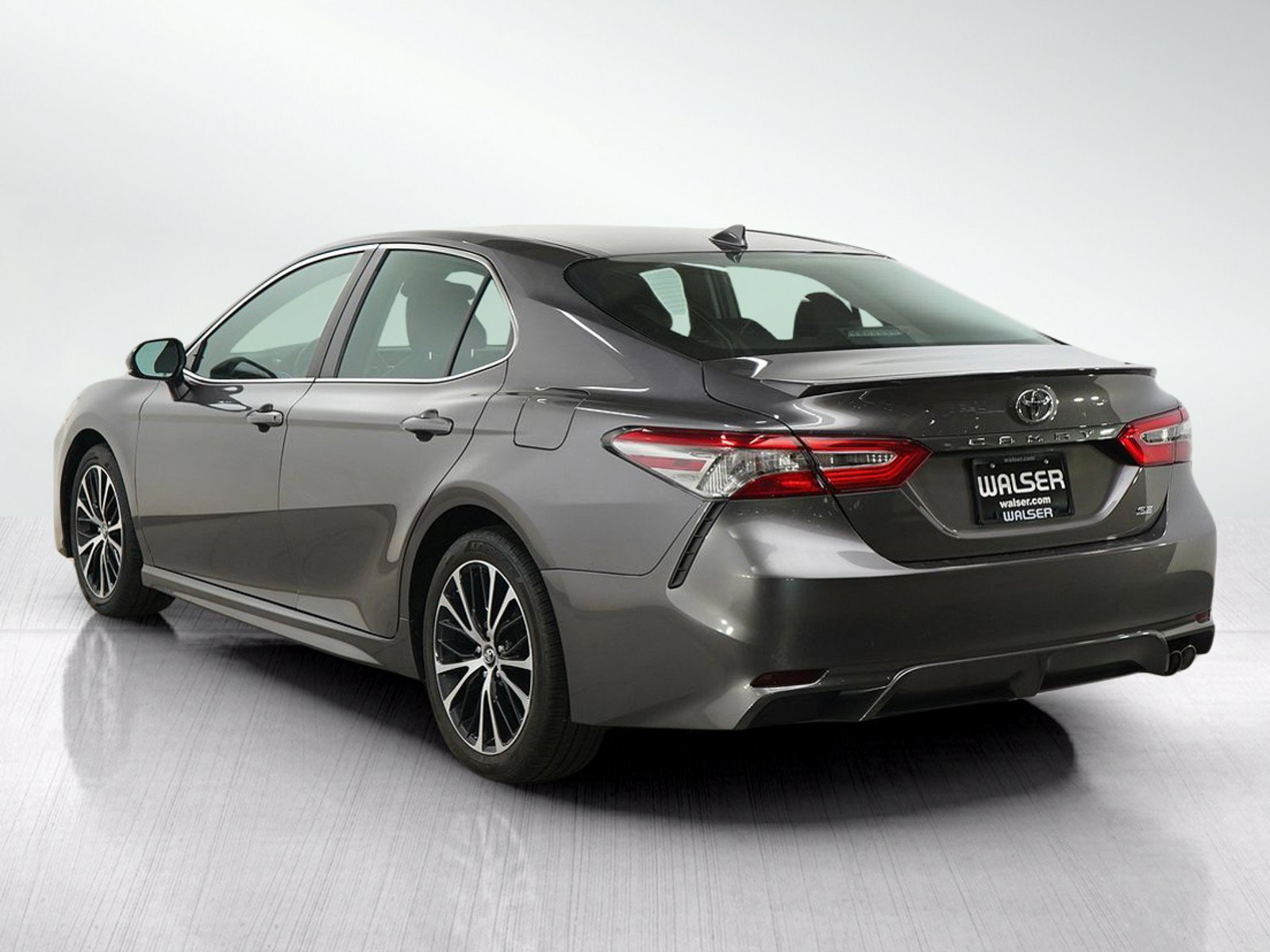 Used 2019 Toyota Camry SE FWD image 4