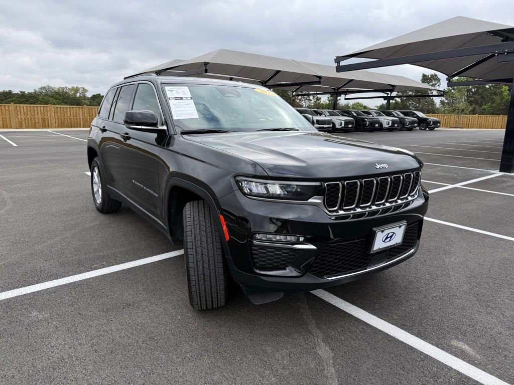 Used 2023 Jeep Grand Cherokee Limited image 3