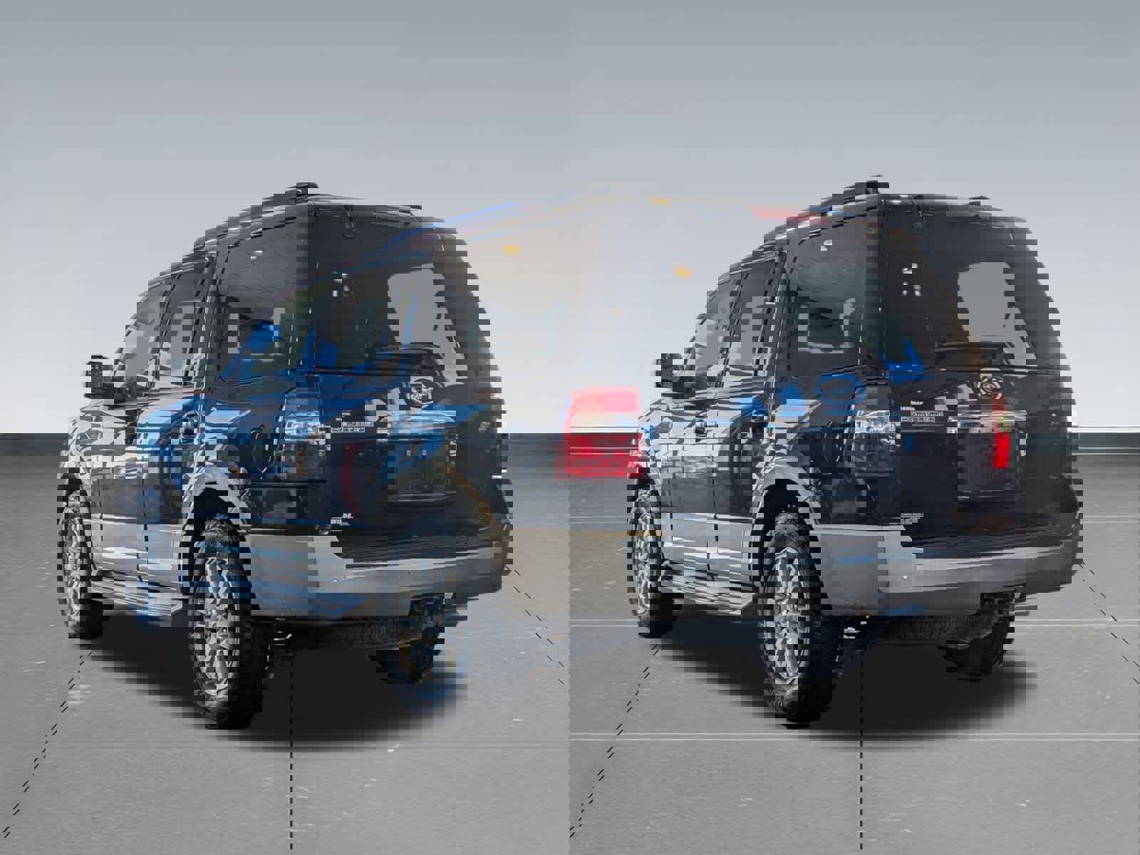 Used 2014 Ford Expedition XLT w/ Equipment Group 202A image 4