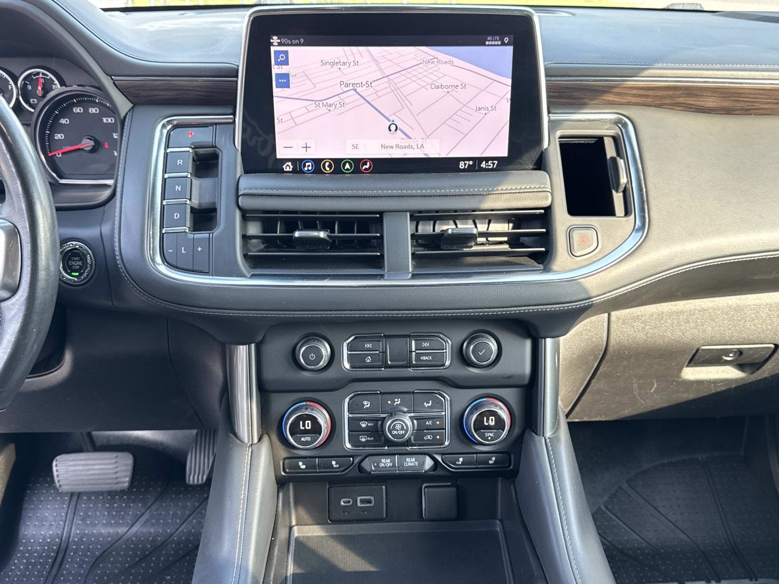 Used 2021 Chevrolet Suburban LT w/ Luxury Package image 23