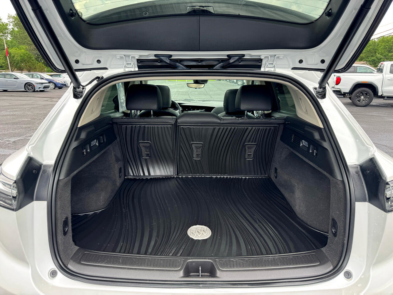 Used 2023 Buick Envision Avenir image 21