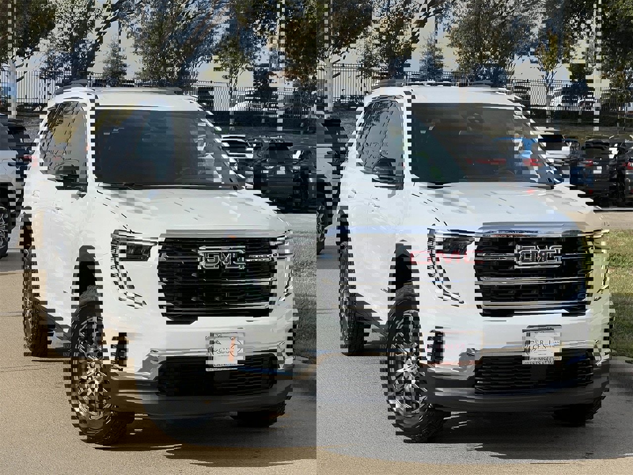 Used 2025 GMC Acadia Elevation image 2