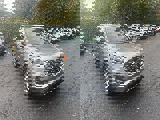 Used 2024 Ford Edge Titanium image 3