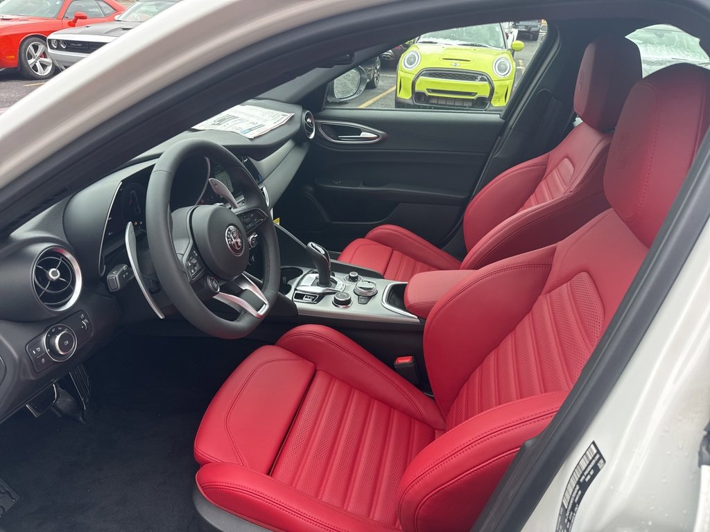 New 2025 Alfa Romeo Giulia AWD w/ Veloce Package AWD image 11
