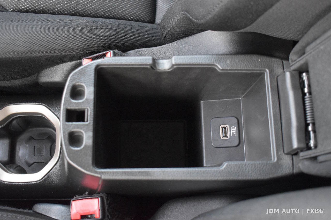 Used 2017 Jeep Renegade Latitude w/ Cold Weather Group AWD/4WD image 30