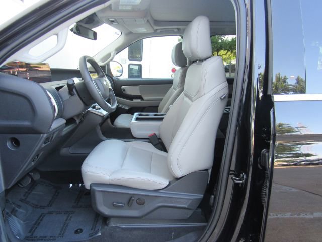 Used 2025 Ford Expedition Active image 16