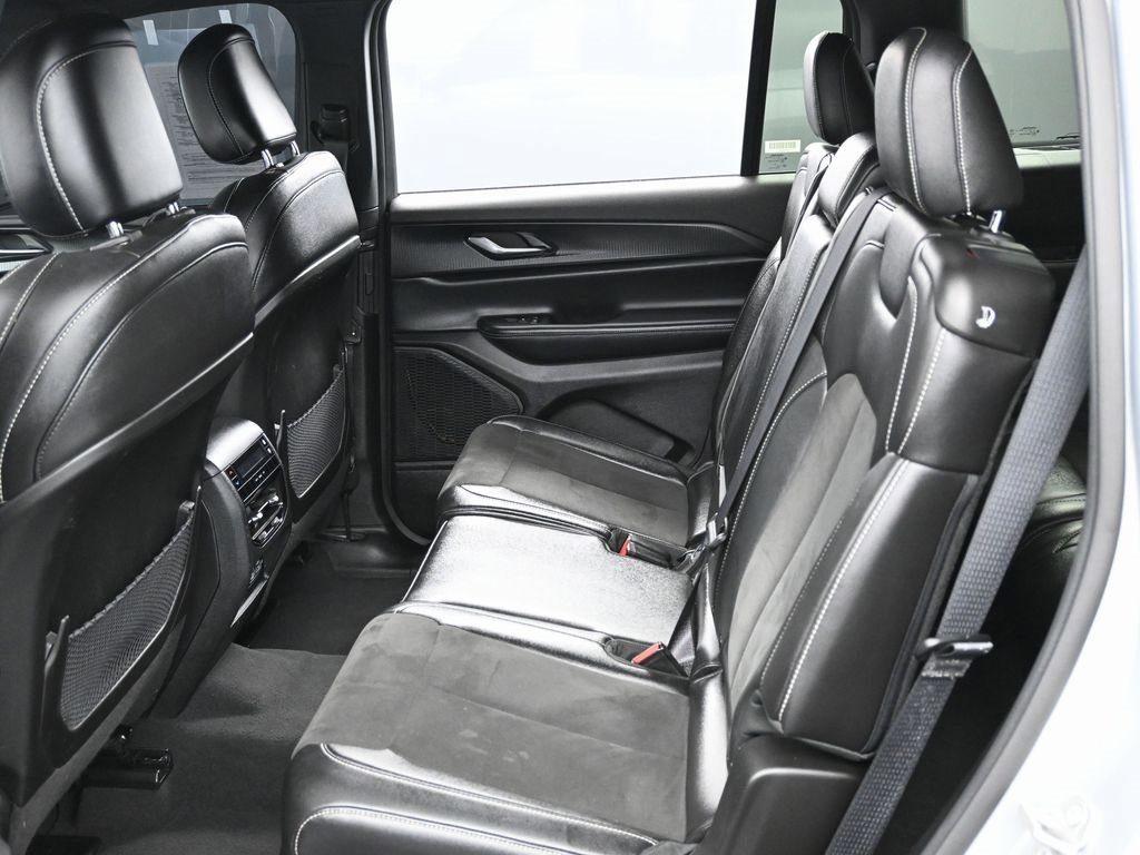 Used 2024 Jeep Grand Cherokee L Laredo image 31