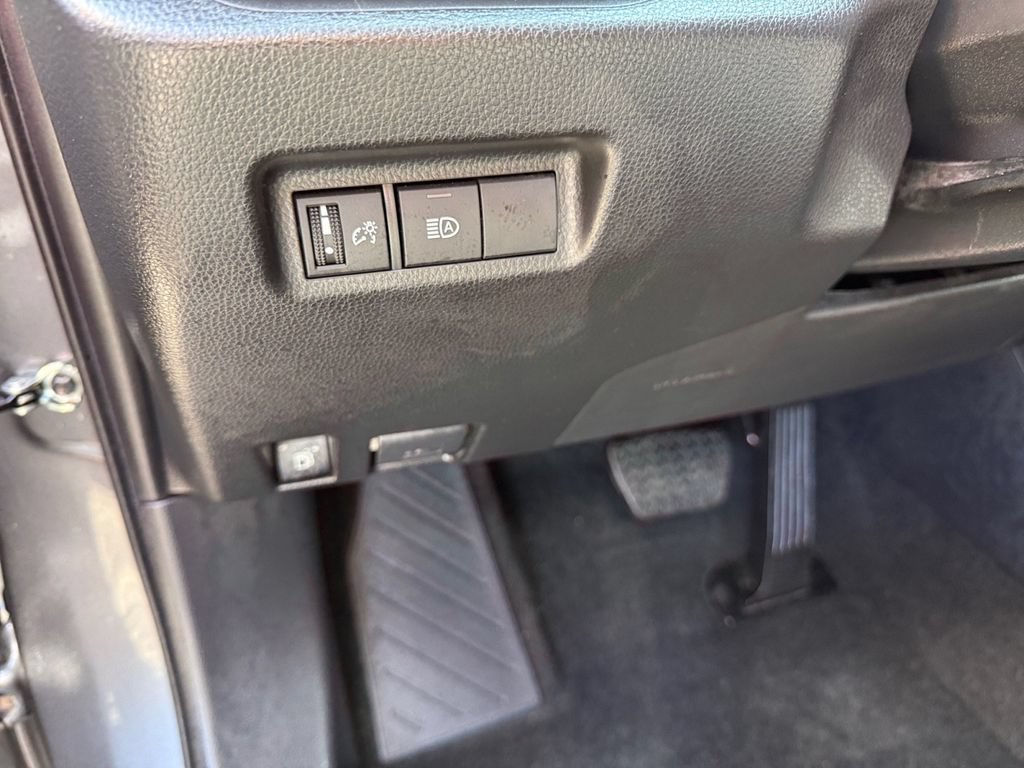 Certified 2025 Toyota RAV4 LE AWD/4WD image 27
