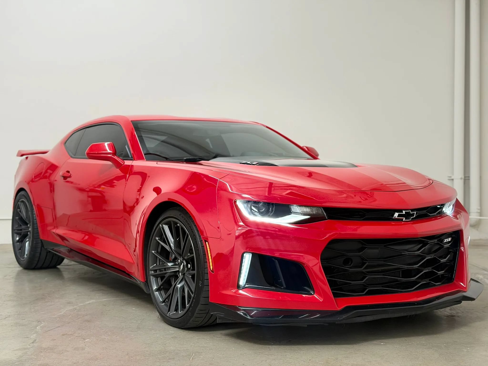Used 2018 Chevrolet Camaro ZL1 RWD image 2