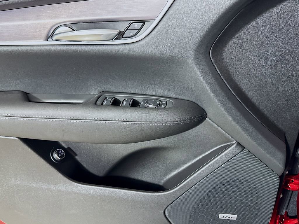 New 2026 Cadillac XT5 Luxury w/ LPO, ONYX Package image 16