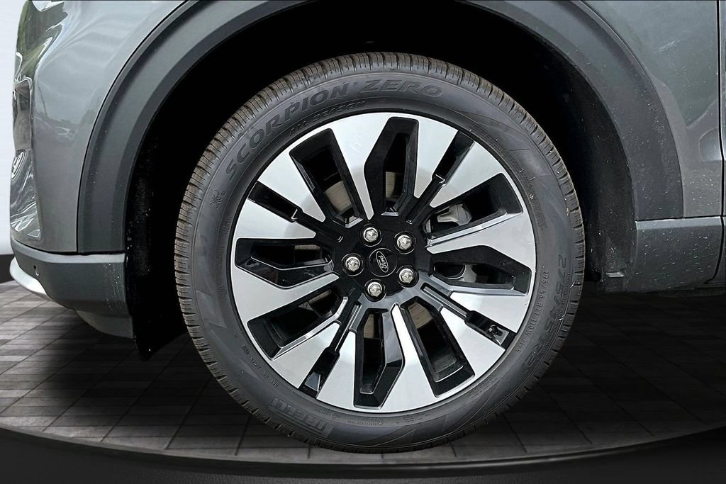 New 2026 Ford Explorer Platinum w/ LUX Leather Package AWD/4WD image 13
