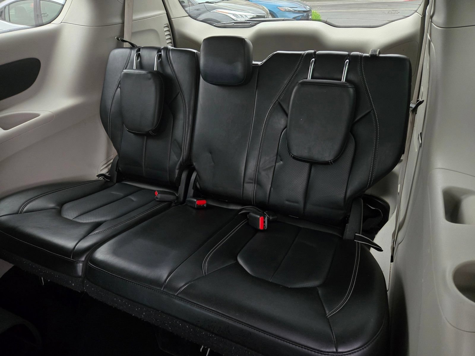 Used 2023 Chrysler Pacifica Touring-L FWD image 12