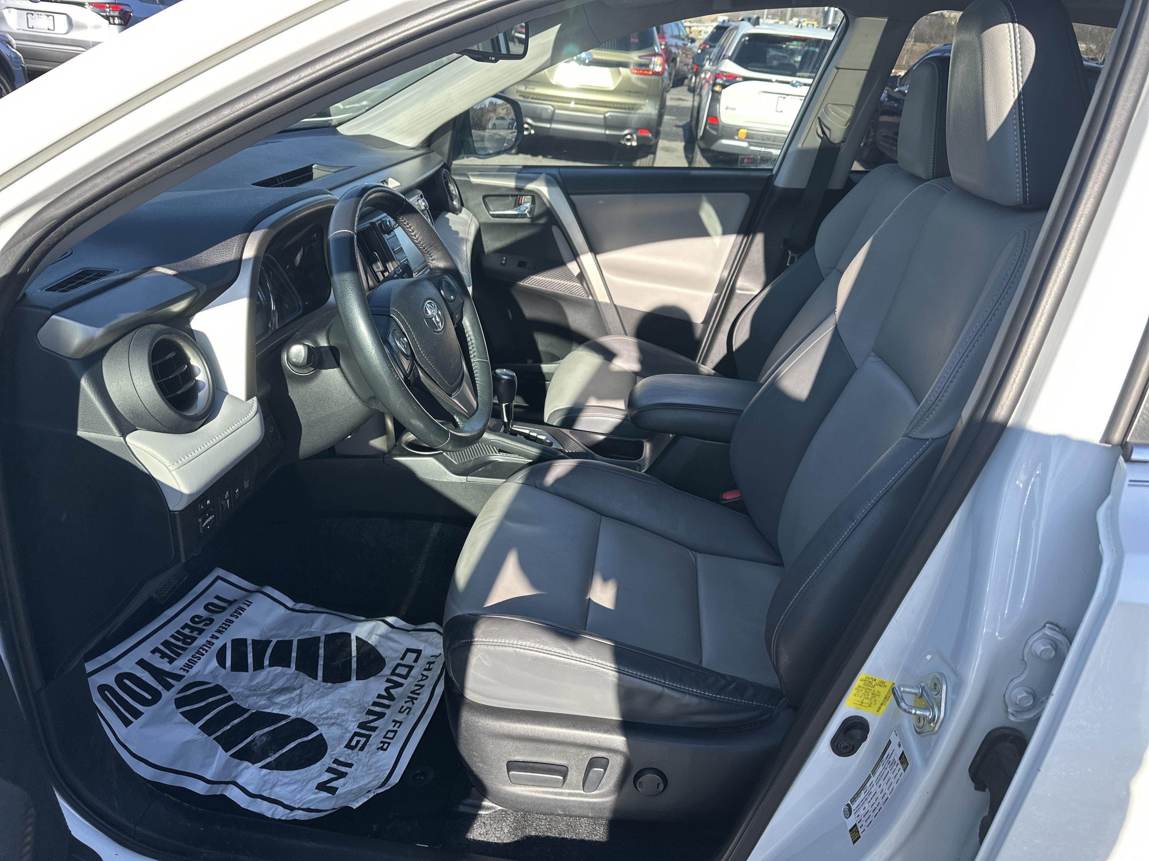 Used 2014 Toyota RAV4 Limited image 12