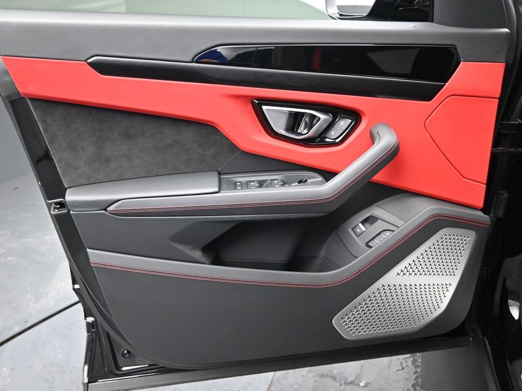 Used 2024 Lamborghini Urus S image 31