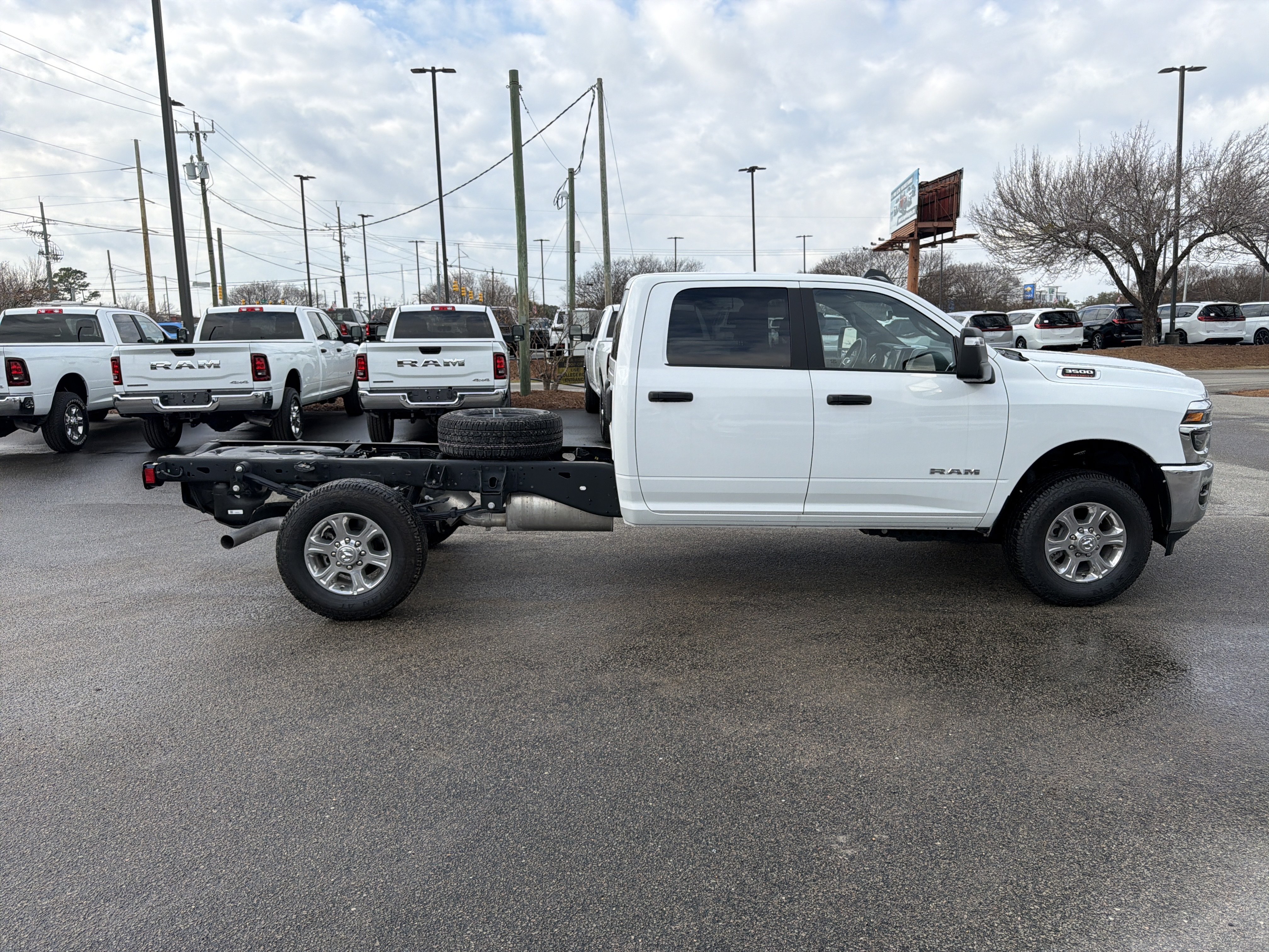 Used 2025 RAM 3500 Big Horn AWD/4WD image 9