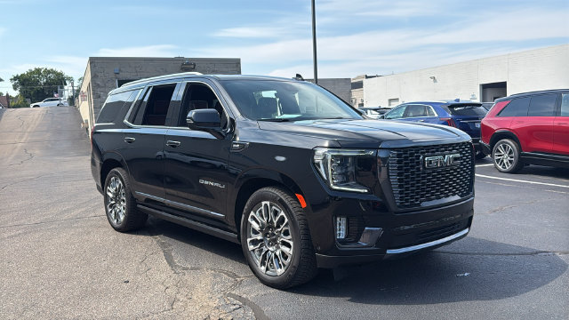 Used 2023 GMC Yukon Denali Ultimate AWD/4WD image 2