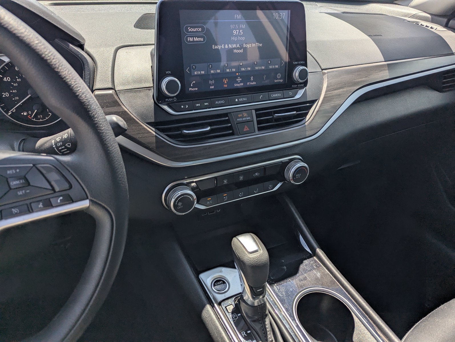 Used 2024 Nissan Altima 2.5 SV FWD image 10