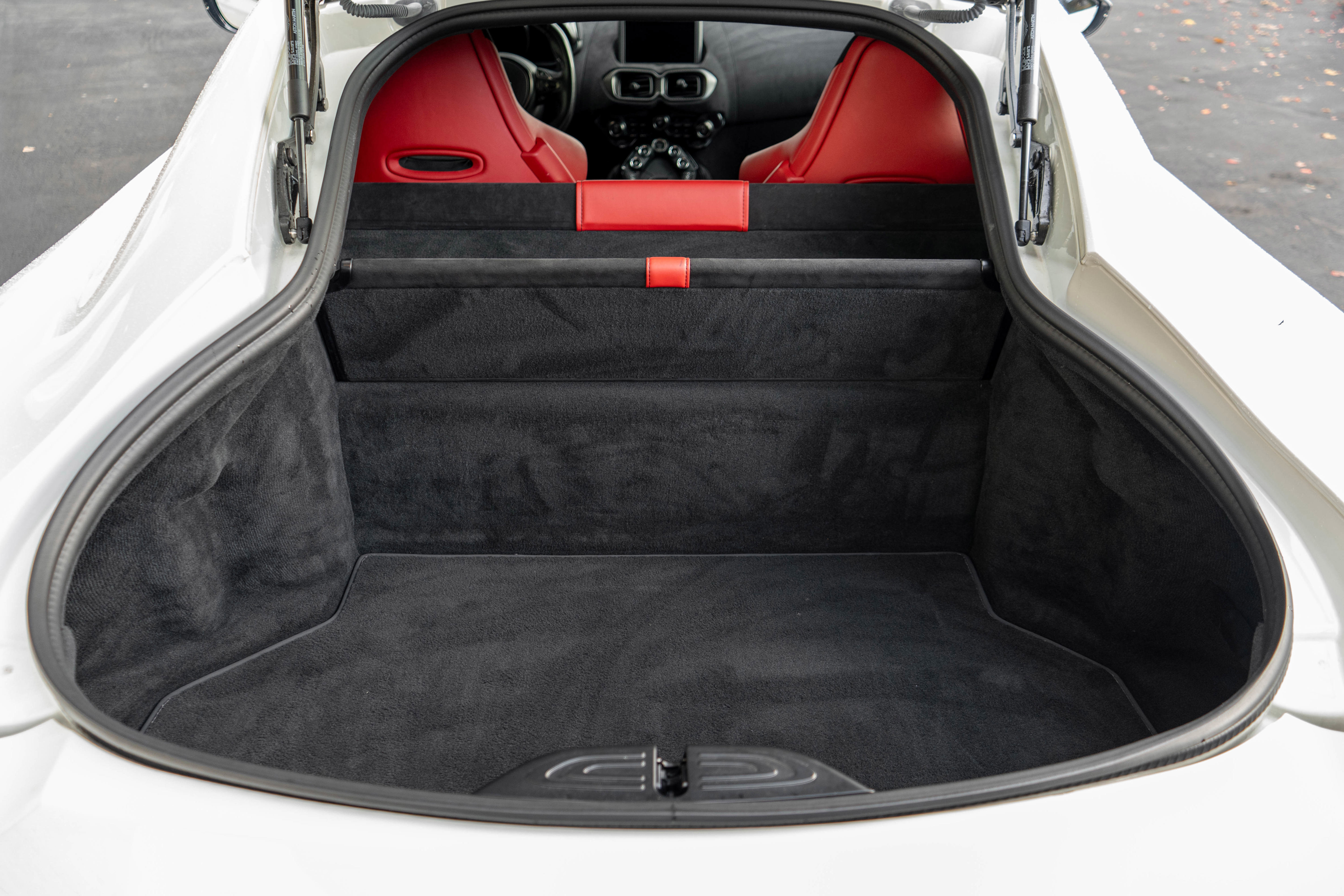 Used 2020 Aston Martin V8 Vantage Coupe RWD image 29