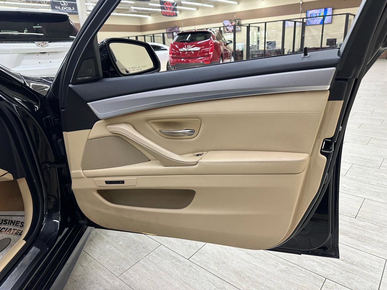 Used 2014 BMW 550i Sedan RWD image 41