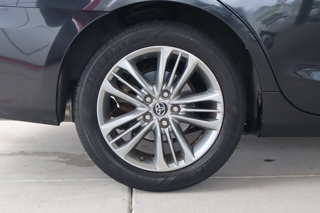 Used 2015 Toyota Camry SE FWD image 11