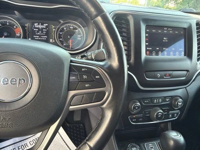 Used 2020 Jeep Cherokee Latitude Plus w/ Cold Weather Group AWD/4WD image 18