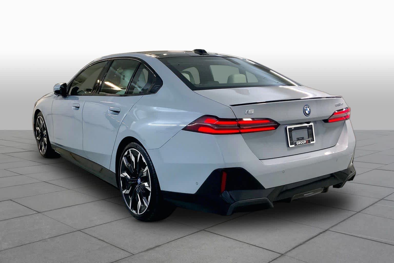 Used 2024 BMW i5 eDrive40i w/ Executive Package RWD image 10