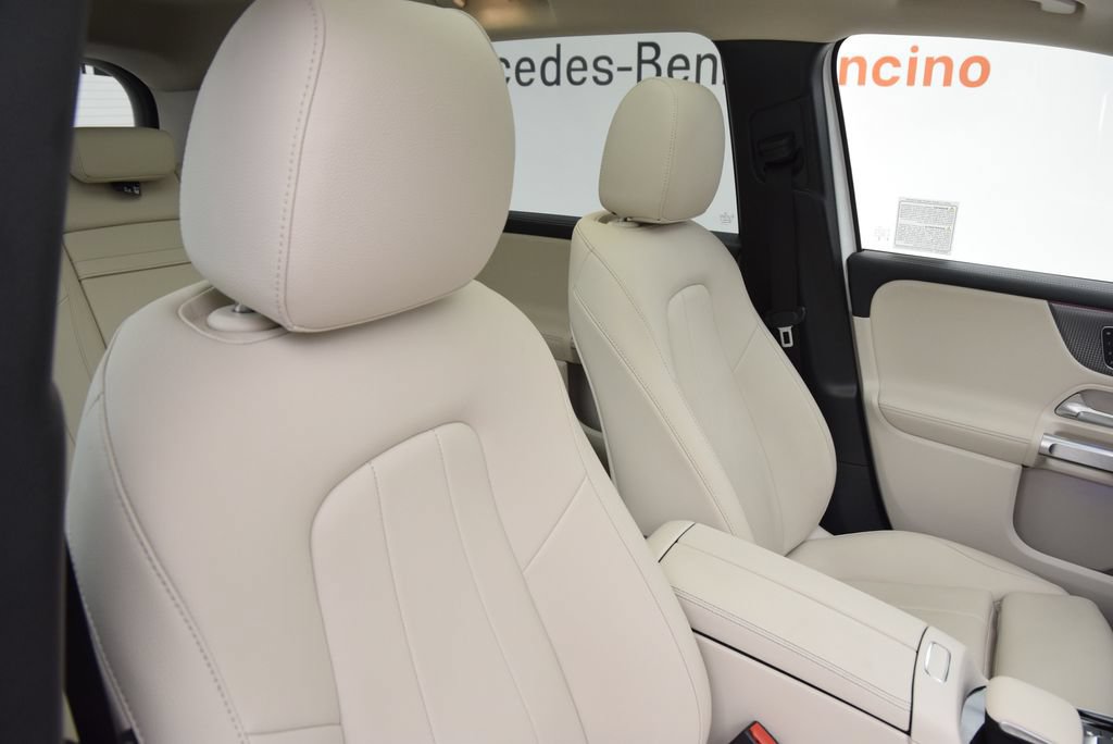 Certified 2023 Mercedes-Benz EQB 300 4MATIC w/ Exclusive Package image 17