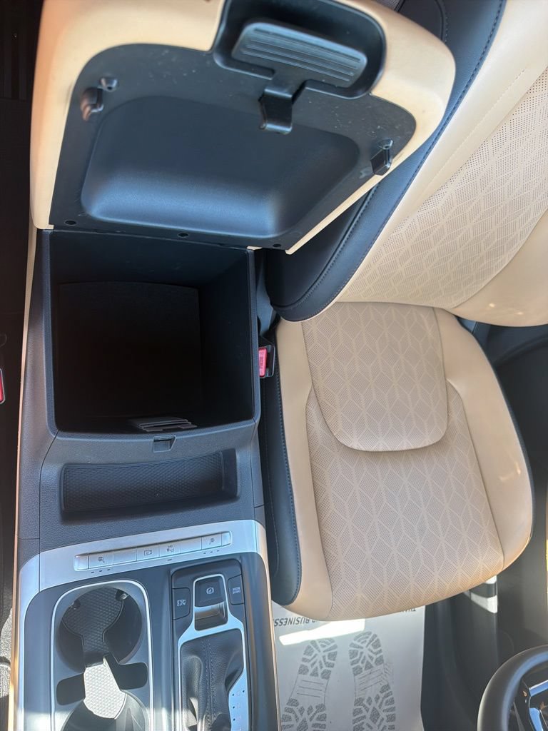 Used 2024 Kia Carnival LX FWD image 44