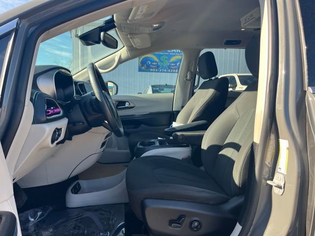 Used 2021 Chrysler Pacifica Touring image 7