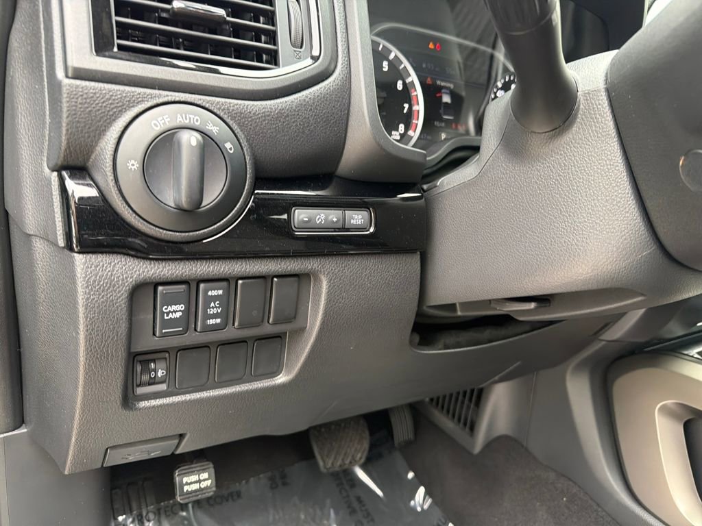 Used 2024 Nissan Titan SV w/ SV Bronze Edition Package image 20