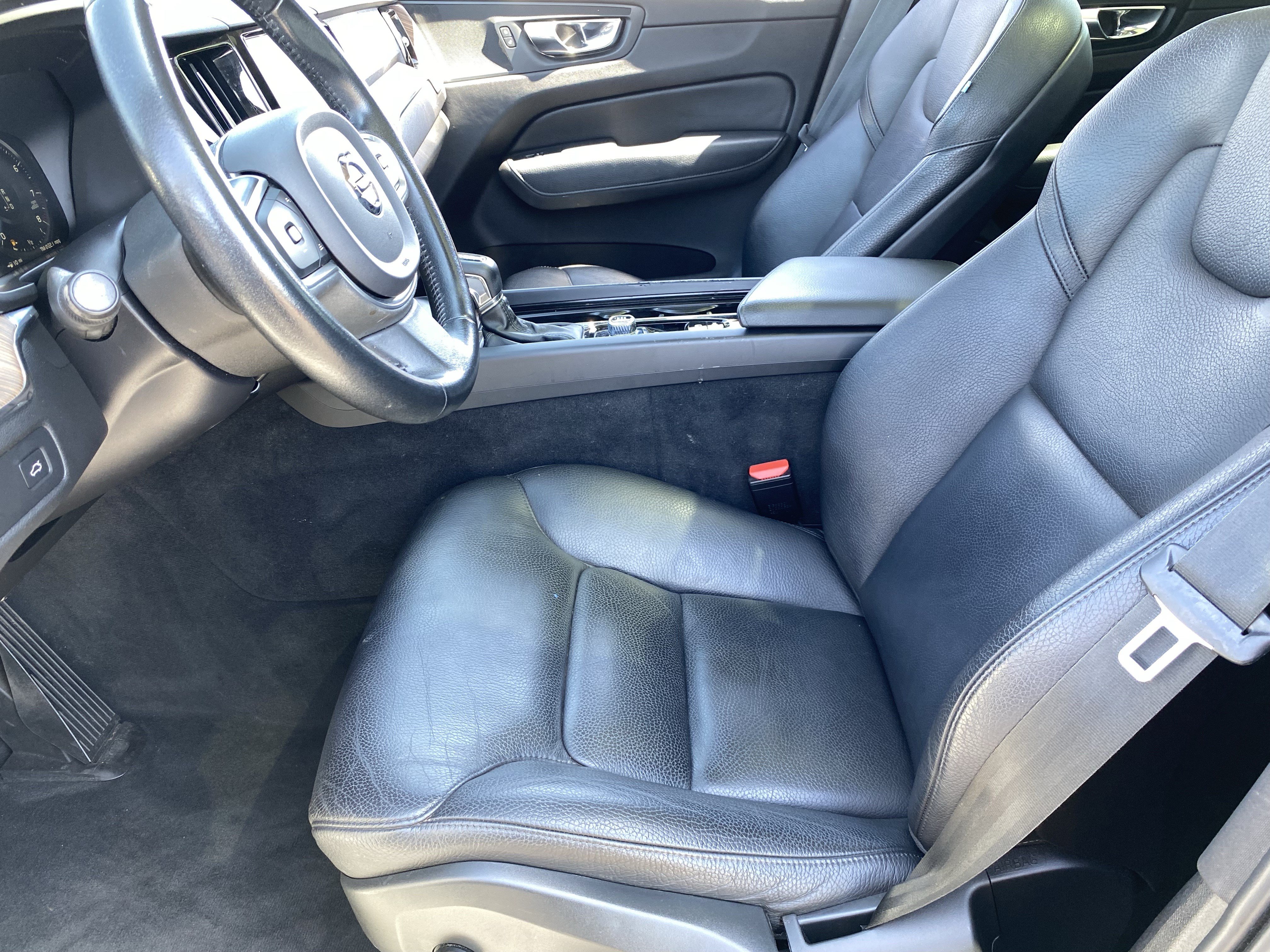 Used 2021 Volvo XC60 T5 Momentum FWD image 18