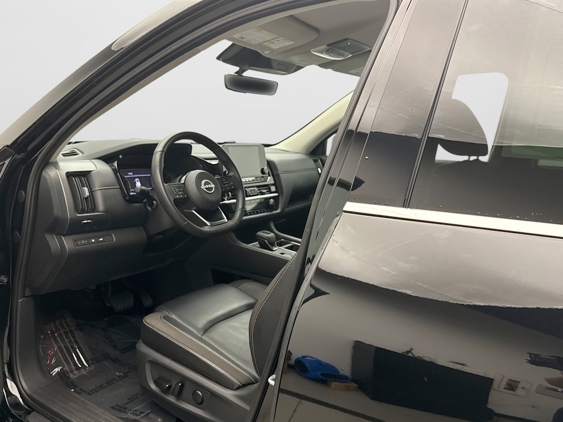 Used 2024 Nissan Pathfinder SL w/ Black Appearance Package AWD/4WD image 10