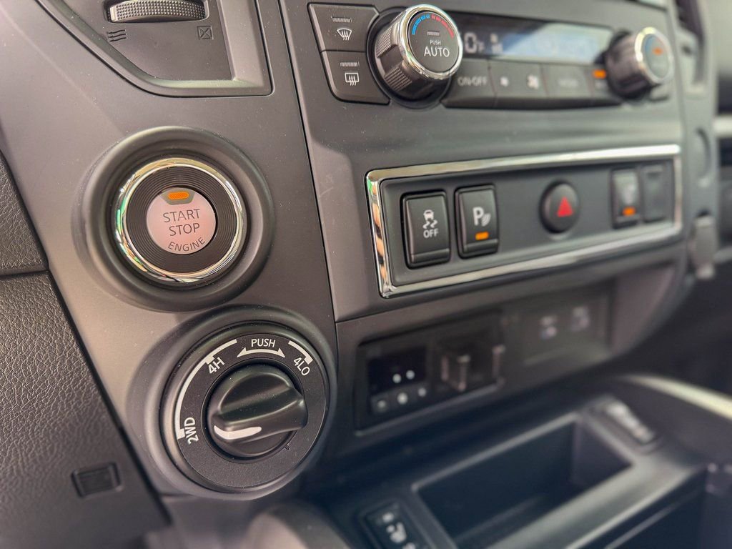 Used 2024 Nissan Titan SV w/ SV Convenience Package image 25