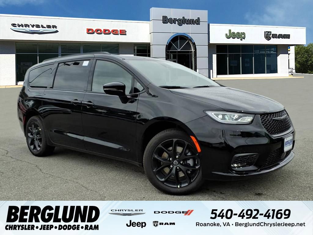 New 2026 Chrysler Pacifica Limited image 1