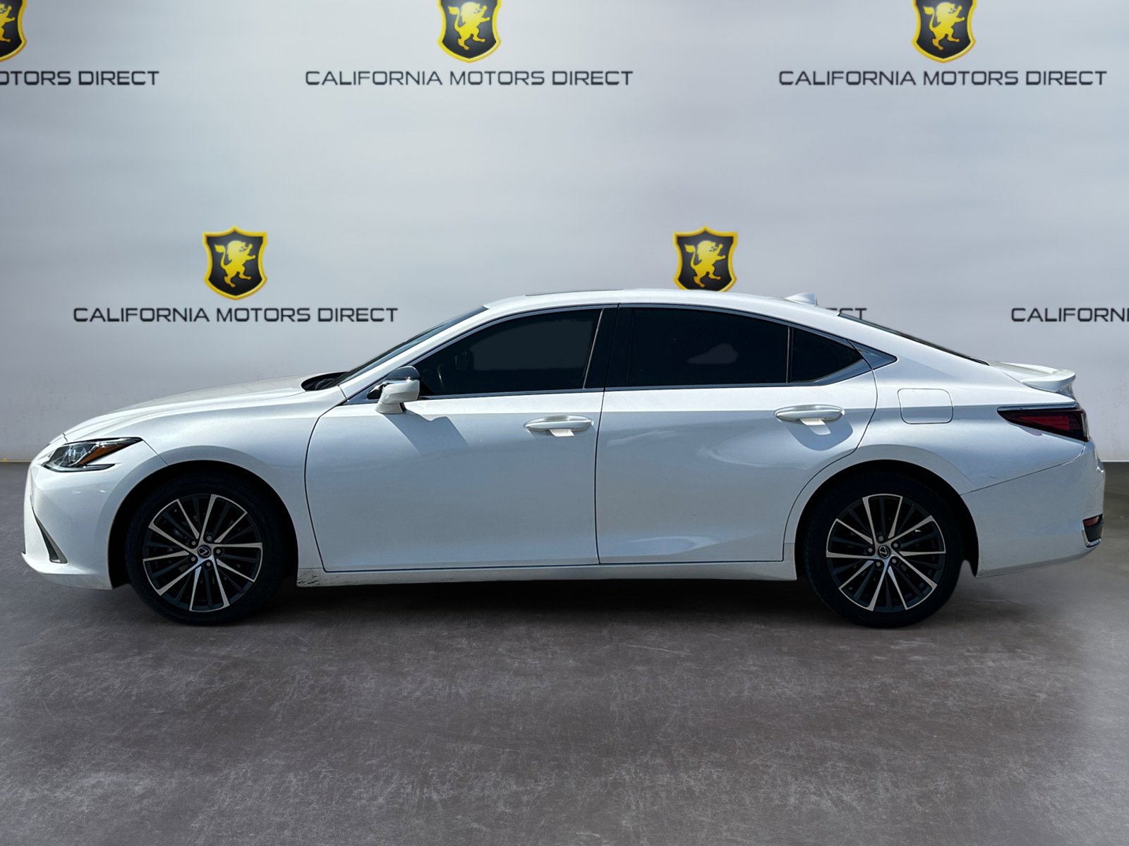 Used 2023 Lexus ES 300h w/ Premium Package FWD image 2