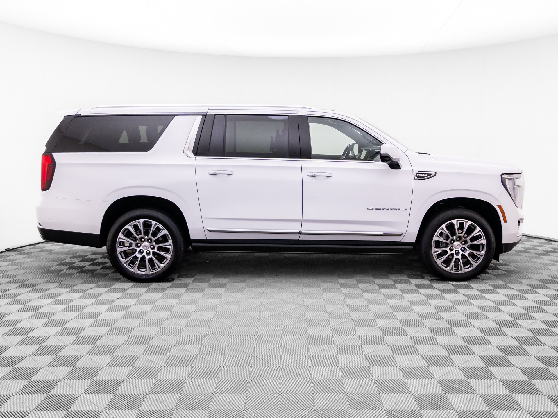 Used 2025 GMC Yukon XL Denali w/ Denali Reserve Package AWD/4WD image 6