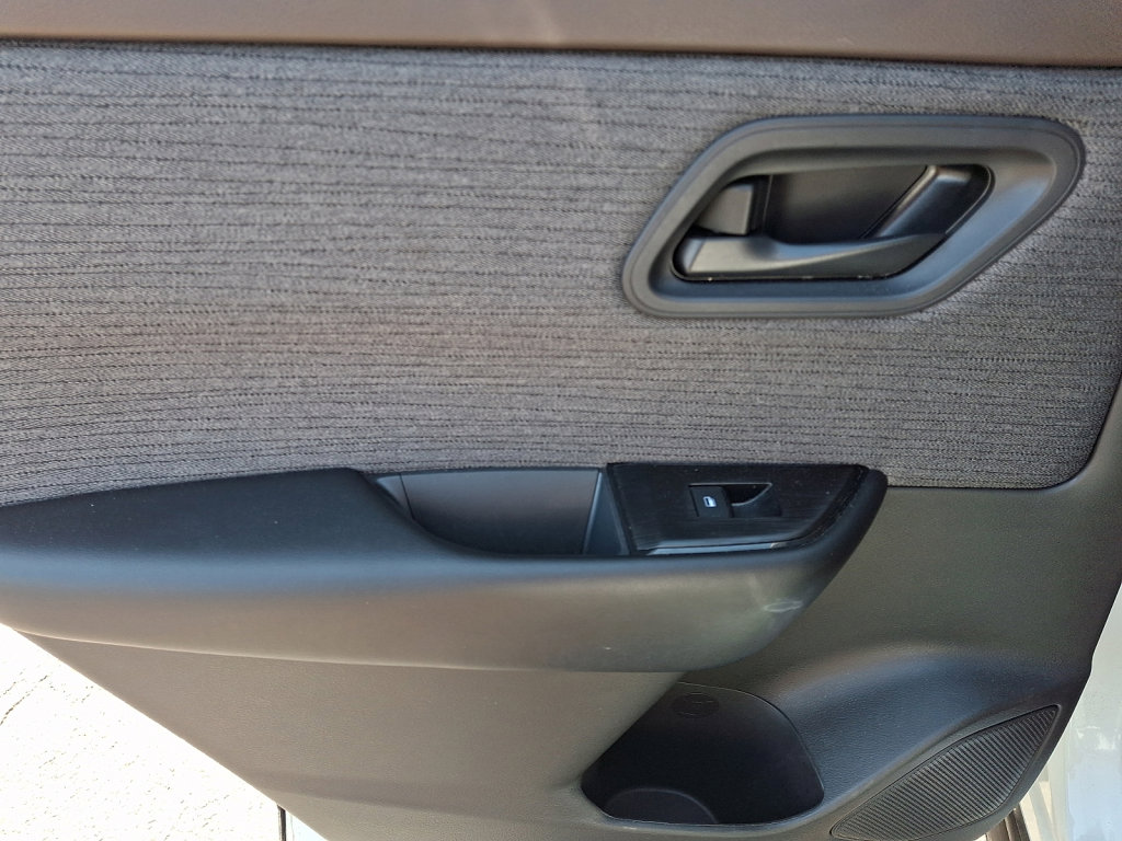 Used 2023 Nissan Rogue S AWD/4WD image 19