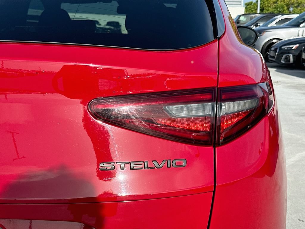 Used 2022 Alfa Romeo Stelvio Veloce AWD/4WD image 31