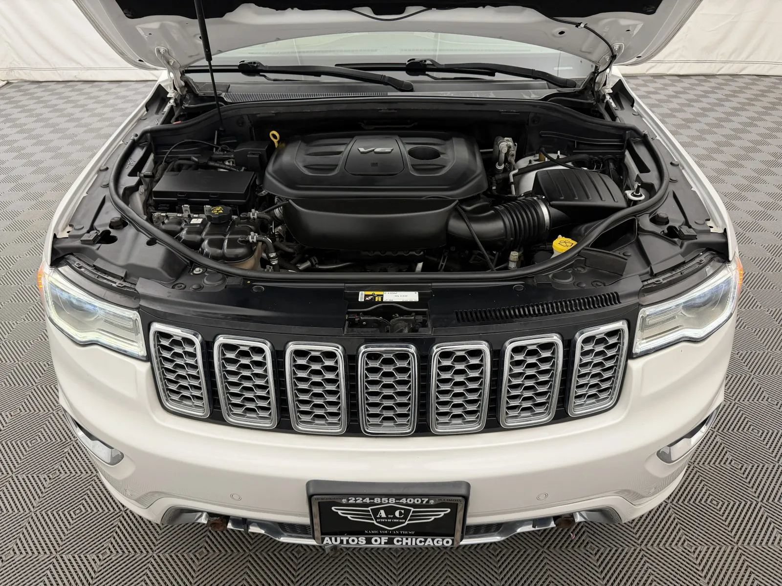 Used 2017 Jeep Grand Cherokee Overland w/ Jeep Active Safety Group AWD/4WD image 38