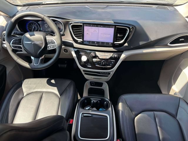 Used 2024 Chrysler Pacifica Touring-L FWD image 25